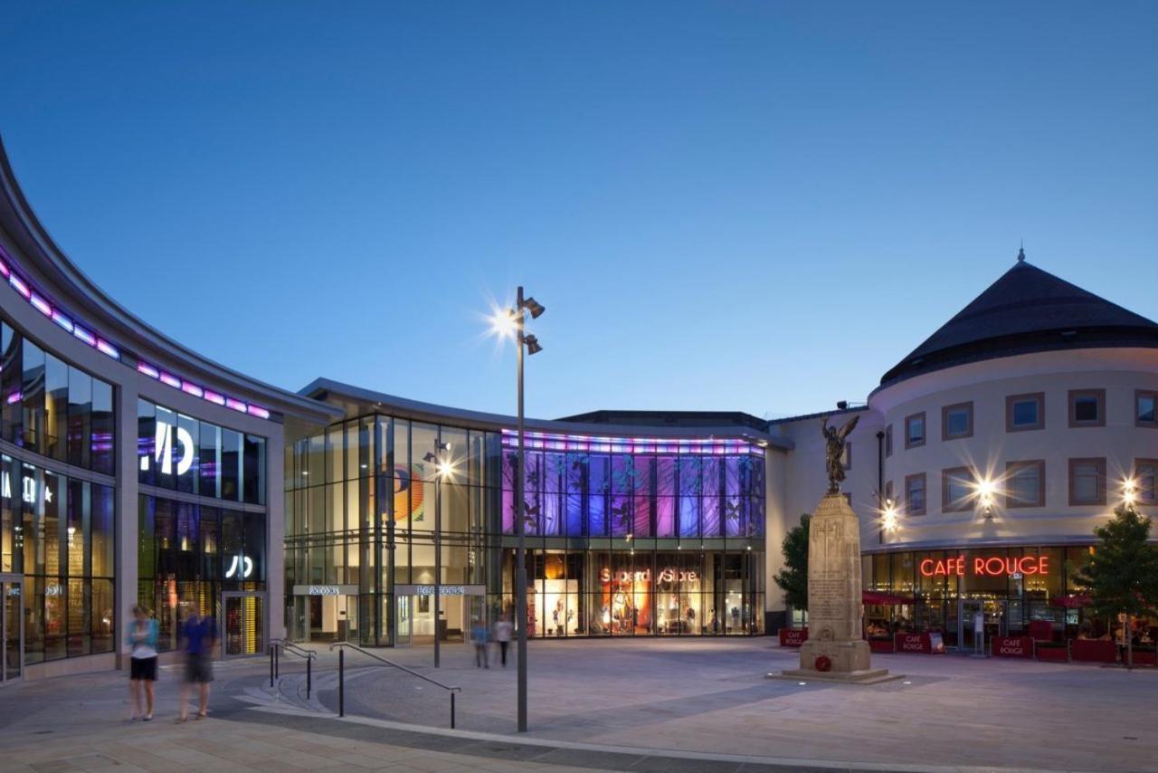 Cloud9Sa At Woking Central Exteriör bild